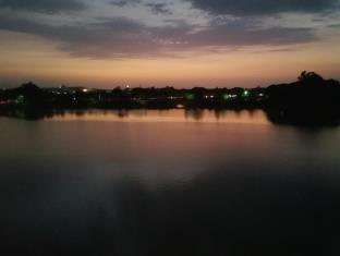 Hotel Shiv Lake Bhuj Exteriör bild